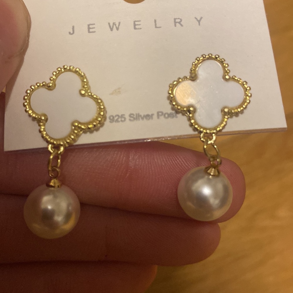Gold clover drop pearl earrings
